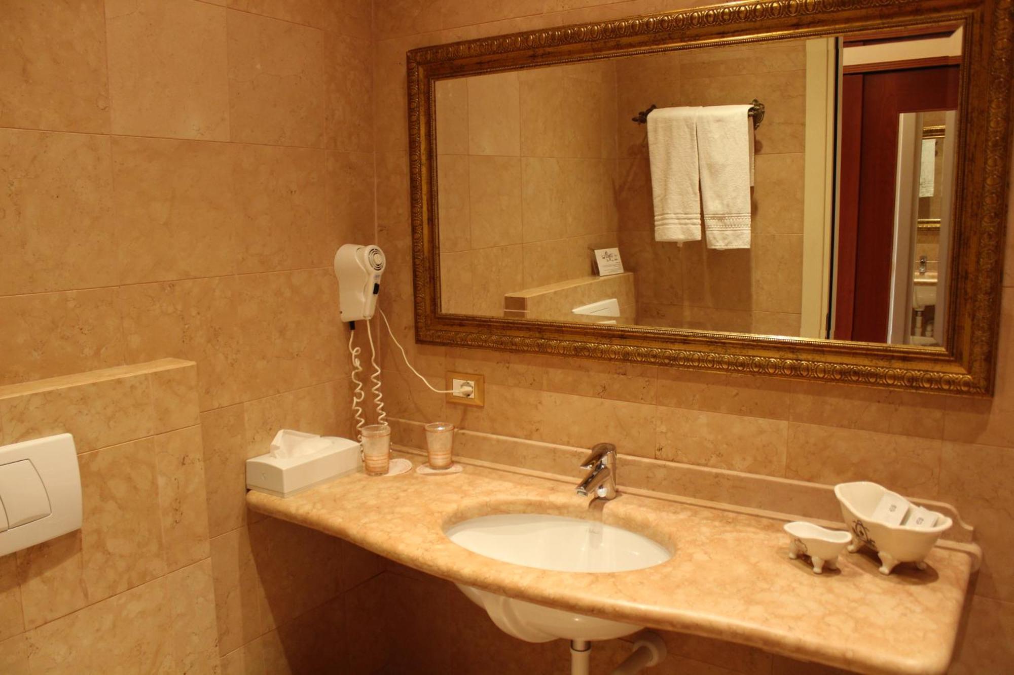 Hotel La Dolce Vita Cavaion Veronese Extérieur photo