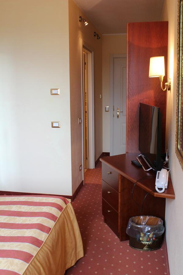 Hotel La Dolce Vita Cavaion Veronese Extérieur photo