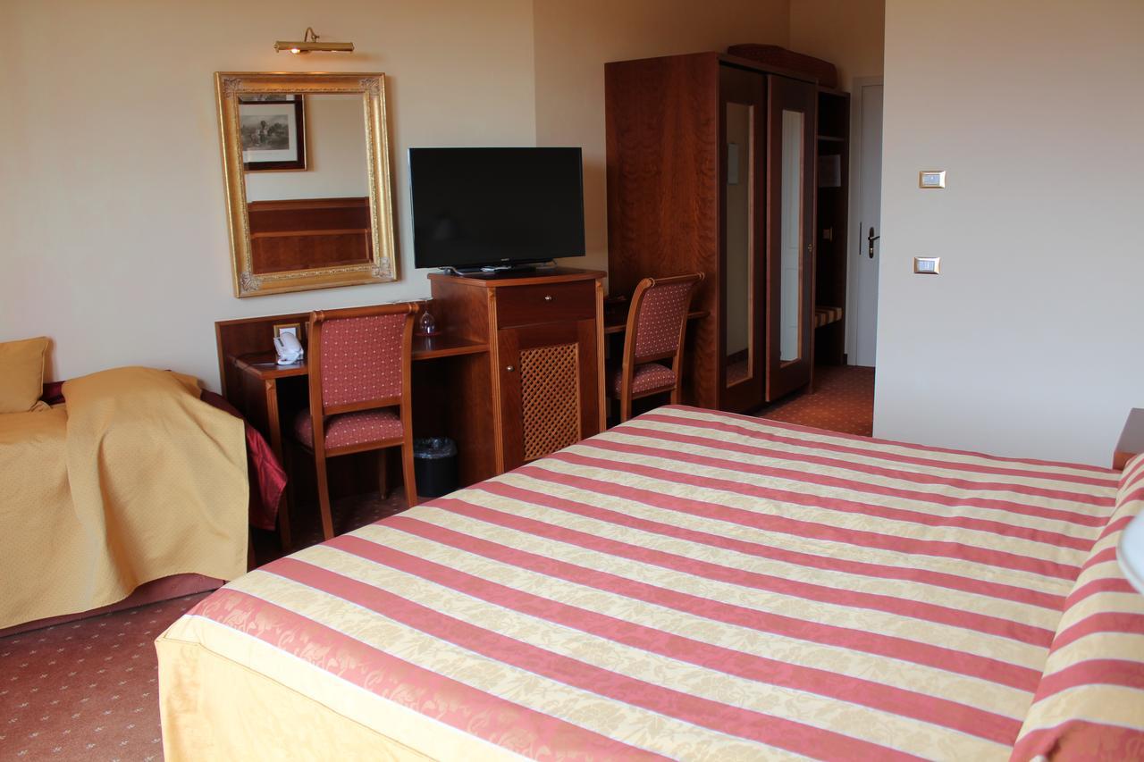Hotel La Dolce Vita Cavaion Veronese Extérieur photo