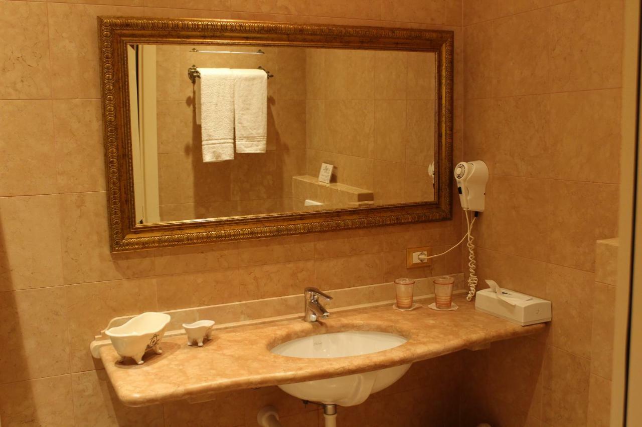 Hotel La Dolce Vita Cavaion Veronese Extérieur photo