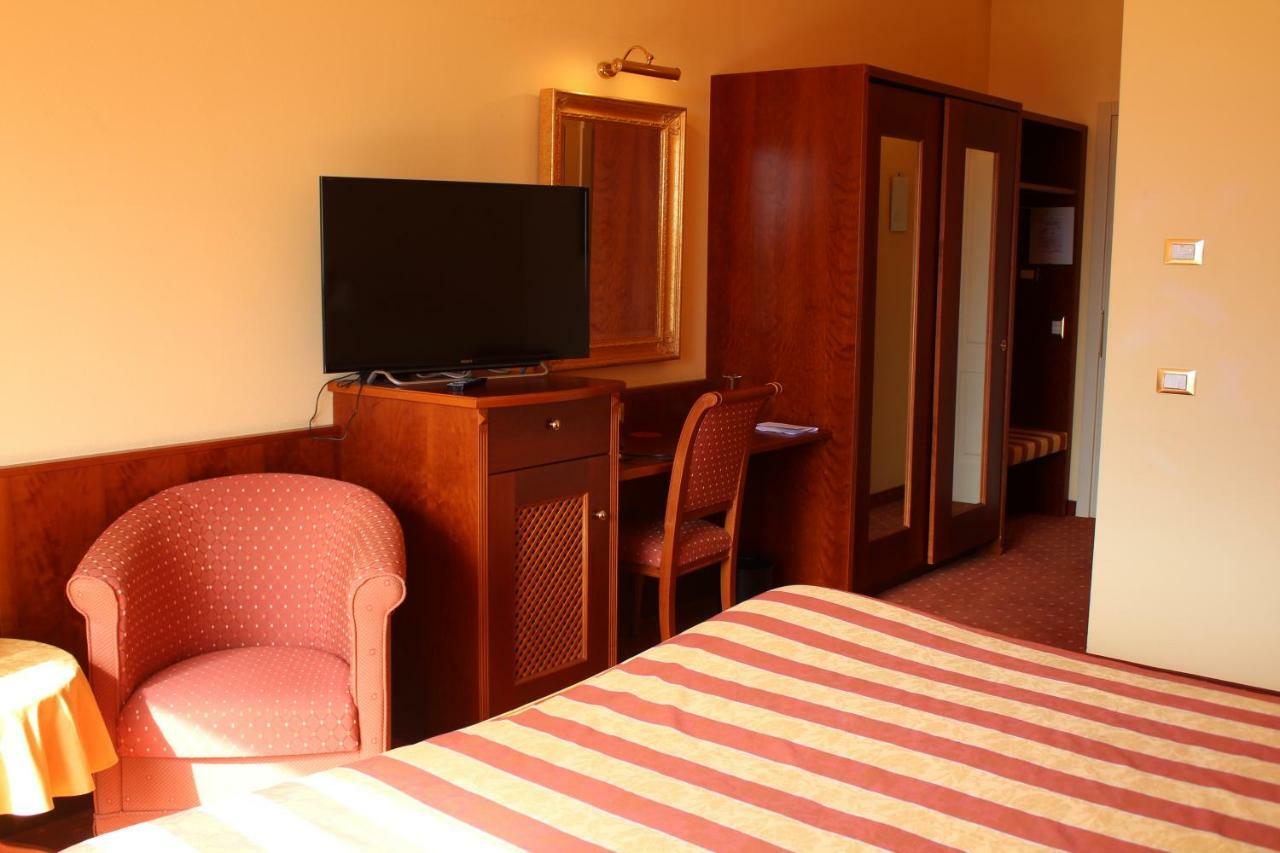 Hotel La Dolce Vita Cavaion Veronese Extérieur photo